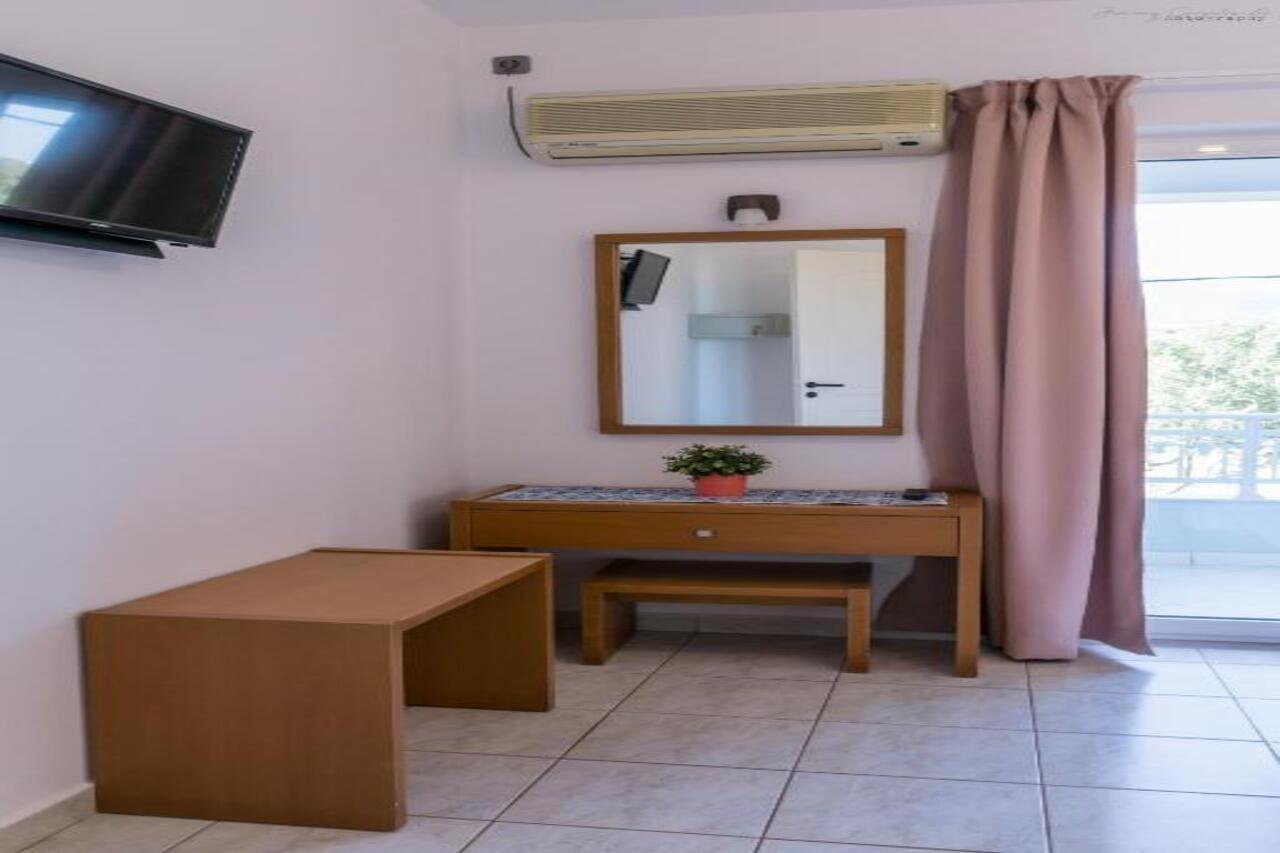 Sotirios Apartments Karpathos Exterior foto